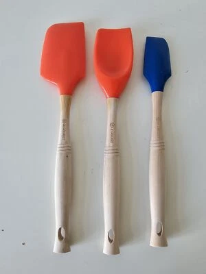 Espátula y cuchara grande y mediana LE CREUSET Cerise Red Blueberry Revolution Foto 1 de 4