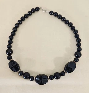 Große schwarze facettierte Perlen mit goldfarbenen Perlen Trennzeichen Halsband Halskette 17 Zoll - Bild 1 von 3