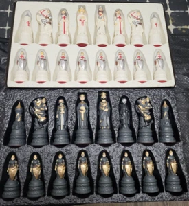 Vintage  E.S.Lowe Coronation Renaissance Chess Set Complete with Board  - Picture 1 of 20
