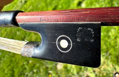 Violinbogen, Brandstempel "Pfretzschner",  von Bogenbauer auf ca. 3500,- taxiert - Bild 1 von 4