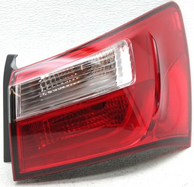 Lámpara trasera halógena derecha OEM Kia Rio 92402-1W000 Foto 1 de 4