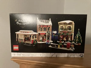 LEGO Icons Set: 10308 Holiday Main Street NUOVO - Foto 1 di 2