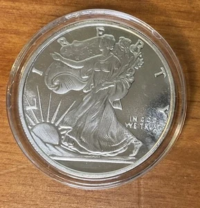 Walking Liberty Design 1 Feinunze 0,999 Feinsilbermedaille (versiegelt) - Bild 1 von 2