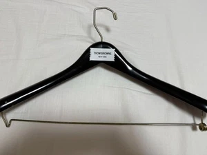 Percha de madera original Thom Browne hecha en Italia no se vende en tiendas rara usada - Imagen 1 de 5