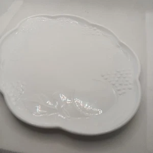 Set of 4 Vintage Indiana Milk Glass Harvest Grape Lunch Snack Plates - Picture 1 of 4