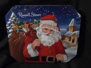 Russell Stover Weihnachten Süßigkeiten Dose Keksdose Weihnachtsmann vor Kirche  - Bild 1 von 3