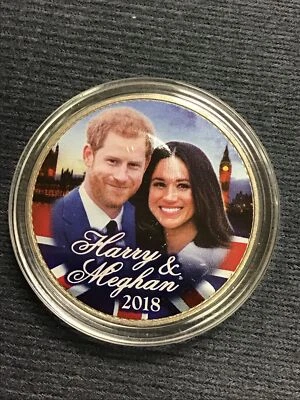 2018 HARRY & MEGHAN COLORED COMMEMORATIVE COIN (DESIGN OVER 65 CHURCHILL COIN) - Image 1 of 4