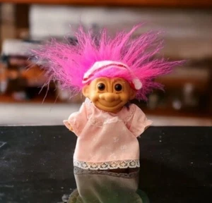 Russ Berrie Troll Night Gown & Night Cap Pink Hair Dress Toy Doll Rare vintage - Picture 1 of 6