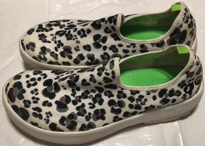 OOFOS OOmg Snow Leopard Print Recovery Comfort Shoes Slip On Women SZ 9.5 - Picture 1 of 8