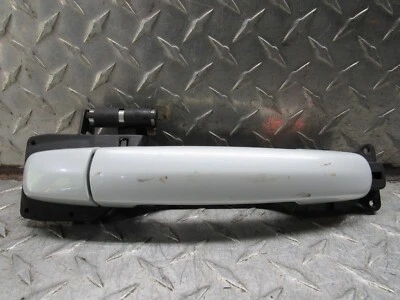 2007-2013 SUZUKI SX4 ПРАВАЯ ПАССАЖИРСКАЯ ПЕРЕДНЯЯ ДВЕРЬ РУЧКА ОБЫЧНОЕ ЗАЖИГАНИЕ - Изображение 1 из 4