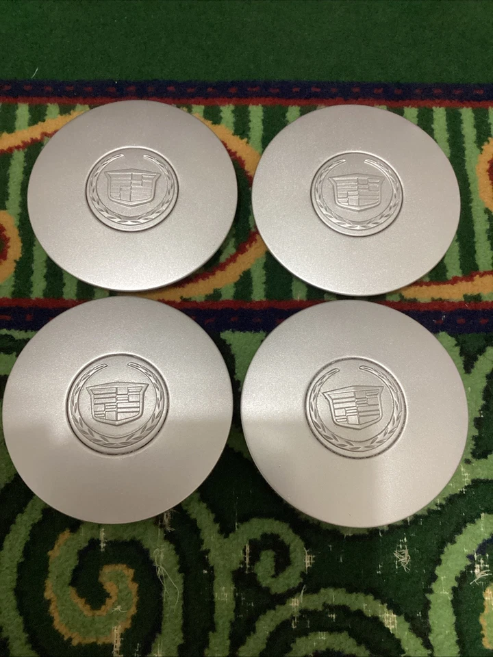 Tapa central 96-01 Cadillac Deville Seville OEM P/N 9594600 repintada plateada 4 un. Foto 1 de 4