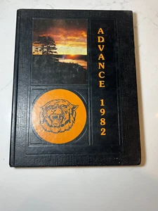 1982 ARCATA HIGH SCHOOL ADVANCE YEARBOOK, ARCATA, CALIFORNIA - Picture 1 of 6