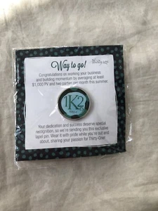 Thirty One 31 Community Lapel Pin Navy Lotsa Dots 439K New - Picture 1 of 2
