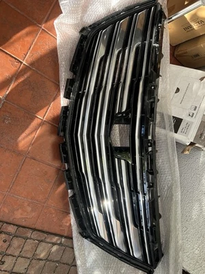 Cadillac XT5 2017 2018 2019 parrilla parachoques delantero superior parrilla OEM Foto 1 de 4