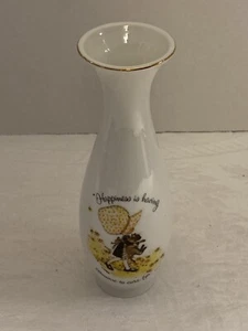 Holly Hobbie Katze Porzellan Knospe Vase 1973 Glück ist jemanden zu haben, um den man sich kümmern kann - Bild 1 von 5