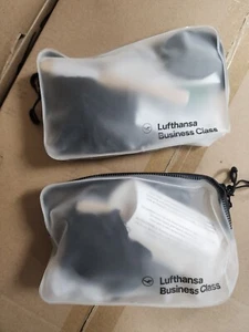 2 Stück LUFTHANSA NEU Kulturbeutel Porsche Tasche Business Class Maske GERMAN AIRLINES - Bild 1 von 5