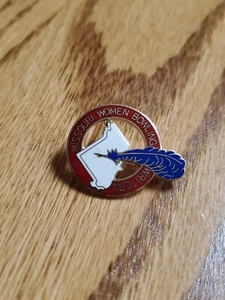 Missouri Womens Bowling Writers Lapel Hat Pin Vintage journalism qr - Bild 1 von 2
