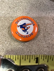Baltimore Orioles, 7/8" Vintage Béisbol Pin-Botón Trasero EE. UU. Casa Creativa - Imagen 1 de 7