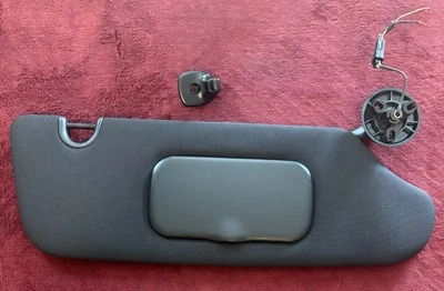 Черный солнцезащитный козырек с подсветкой для правой стороны пассажира Dodge Grand Caravan 2011-2017 годов выпуска 🔥 - Изображение 1 из 4