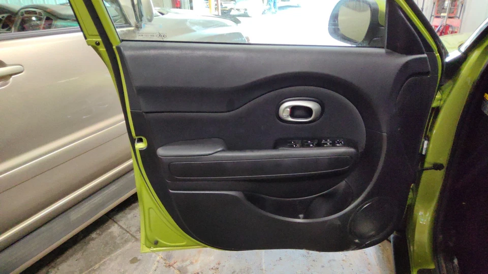 Panel de moldura de puerta interior del conductor delantero izquierdo OEM 14-19 Kia Soul (eq negro) Foto 1 de 1