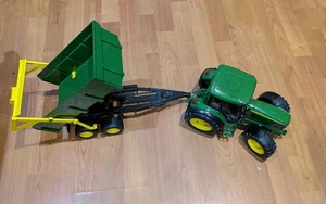 Remolque para tractor y volquete Bruder 1:16 John Deere 6920 - Imagen 1 de 24