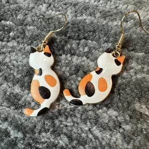 Enamel Cat Earrings Dangle White Orange Black Fashion Jewelry Calico Kitten New - Picture 1 of 8