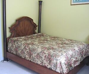 Henredon Queen Size Contemporary With Two Metal Posts Wood Headboard Bed 