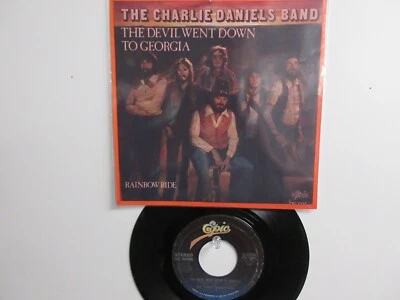 💥 'CHARLIE DANIELS'  HIT 45+PICTURE [THE DEVIL WENT DOWN TO GEORGIA]  1979 ! 💥 - Image 1 of 4