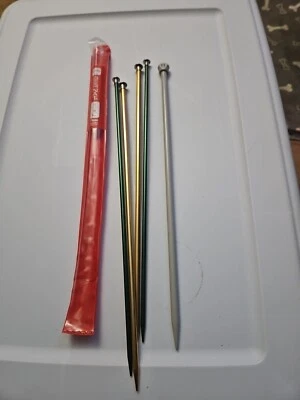 2 juegos (4) agujas de tejer grandes usadas (1) de metal y (1) madera de 14 pulgadas de largo  Foto 1 de 4