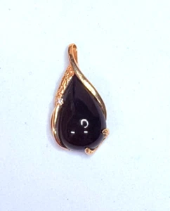 Vintage 14k Yellow Gold Black Onyx with Small Diamond Pendant - Picture 1 of 8
