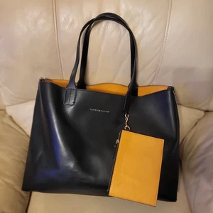 Tommy Hilfiger Large Tote Bag In Black With Yellow Side Purse - Picture 1 of 3
