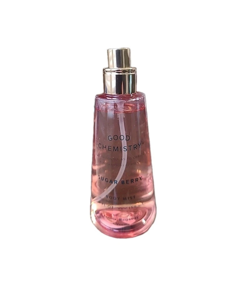 GOOD CHEMISY Sugar Berry Body Mist 5 oz. Freesia, framboesa + baunilha  - Imagem 1 de 1