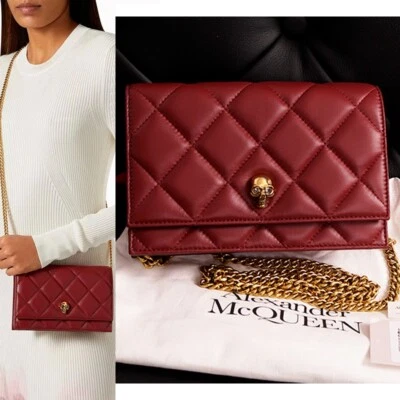 NUEVO $1,290 BOLSO ALEXANDER MCQUEEN Cuero Rojo Sangre de Buey Acolchado Calavera Pequeño con Solapa Foto 1 de 4