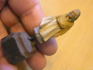 Escultura de madera antigua en miniatura de arte popular de Quebec para mujer Andre Bourgault - Imagen 1 de 12