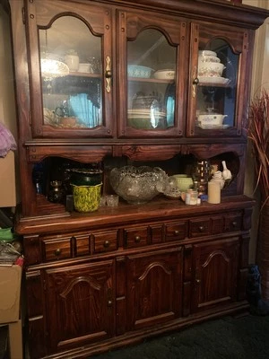 Gabinete canadiense Triple Hutch de pino amarillo Foto 1 de 2