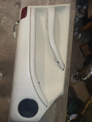 Panel puerta delantera izquierda 90-94 Jaguar XJ6 / XJ12. Crema NDR Foto 1 de 4