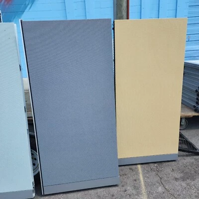 Cubículos de escritório Knoll completos com banco de trabalho, mesa em forma de L e armário de arquivos. - Imagem 1 de 4