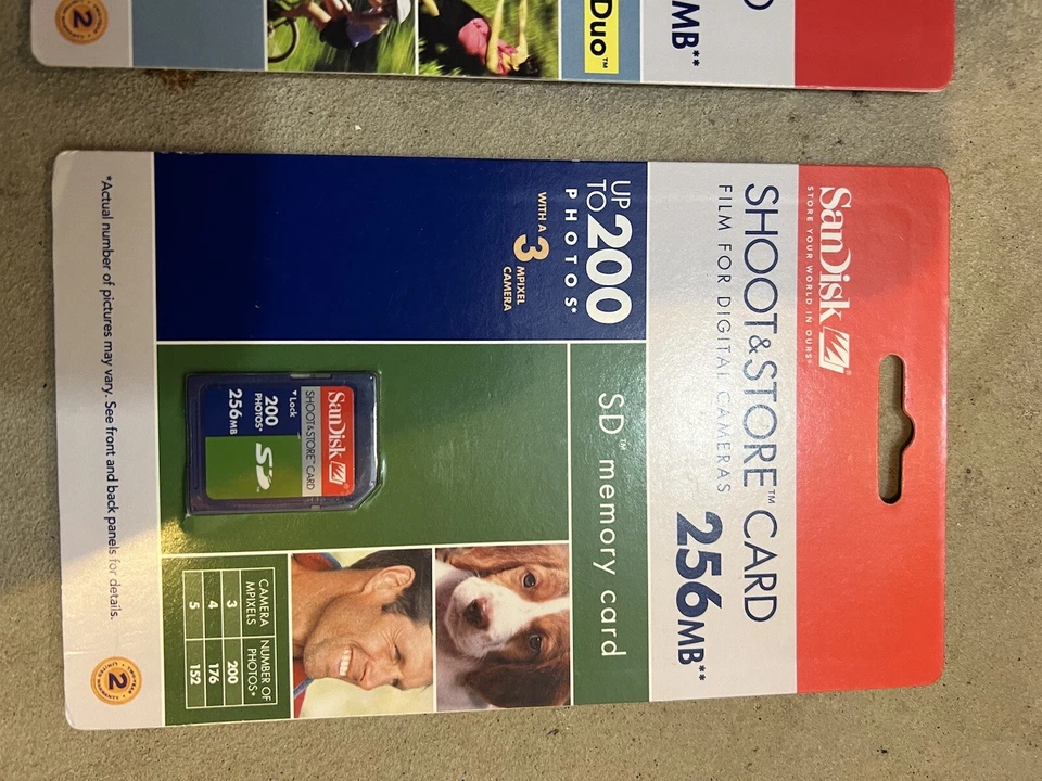 SANDISK SHOOT AND STORE CARD DIGITAL CAMERA MEMORY 200 PHOTOS 256MB - Image 1 of 1