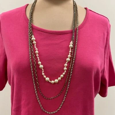 J. Collar largo doble cadena de latón, diamantes de imitación y perlas multi hebra escalonado Foto 1 de 4