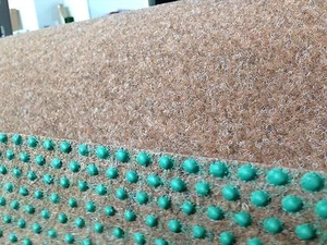 Kunstrasen Rasenteppich (9€/m²) Noppen braun beige 400 cm breite Fertigrasen - Bild 1 von 1
