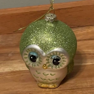 Adorno de búho de vidrio verde brillante en cuerpo plateado ojos azules de aproximadamente 4" de alto - Imagen 1 de 10