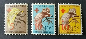 1954 NEEUW GUINEA CRUZ ROJA SOBREIMPRESIÓN PARADISE BIRDS 38-40 en muy buen estado montado - Imagen 1 de 2
