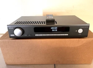 Arcam - SA10 170W 2.0-Ch. Amplificador integrado con control remoto - gris - Imagen 1 de 9