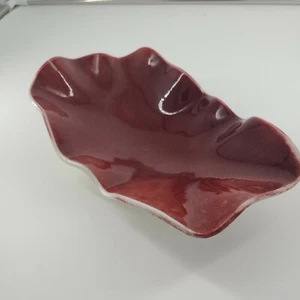 Plato esmaltado rojo de cerámica de tierra cocida 7x12" Appleton, Wisconsin - Imagen 1 de 8