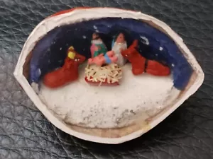 Miniatur Krippe innen halbe Nussbaumschale Weihnachtsdekor - Bild 1 von 5