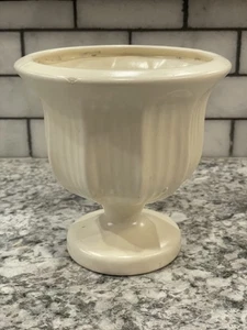 Vintage Haeger Pottery USA Pedestal Urn Planter Vase Creamy White * CHIPS * - Picture 1 of 5