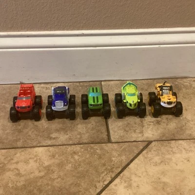 Paquete de 5 juguetes de camiones fundidos a presión Blaze and the Monster Machine Foto 1 de 4