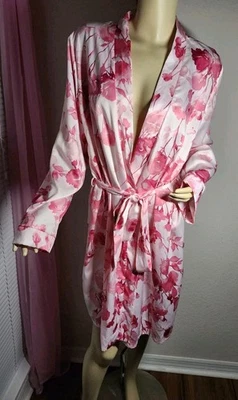 Secret сокровища атласный розовый цветочный халат 3/4 рукав размер большой новый без ЯРЛЫКОВ  - Изображение 1 из 4