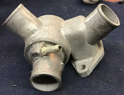 Conjunto Carcasa Termostato Original Fiat 4389548 Para 72-79 Fiat 128 (B241) Foto 1 de 4