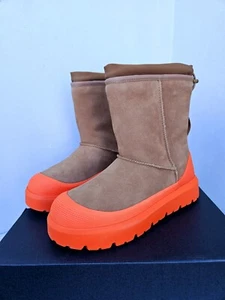 NUOVO STIVALE UGG TAGLIA 10 UOMO CLASSICO CORTO IBRIDO CASTAGNO/ARANCIONE VIETNAM  - Foto 1 di 5